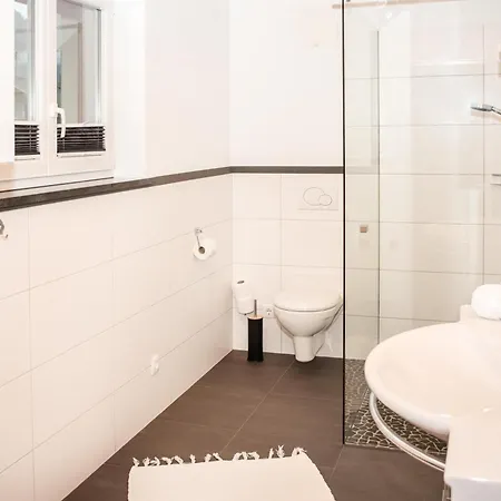 Emilia Διαμέρισμα *